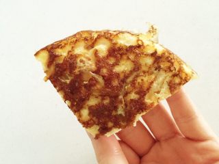 10、芦笋虾仁蛋饼—口感松软,补充丰富的蛋白质,图片就是煎饼底部的样子,金黄色也很诱人