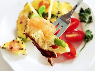 12、芦笋虾仁蛋饼—口感松软,补充丰富的蛋白质,蛋奶香浓郁,嘿嘿,宝宝要开动喽