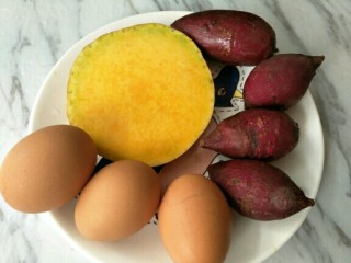 1、南瓜紫薯蛋卷,准备食材