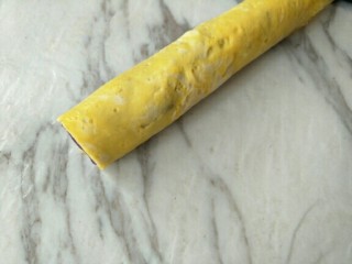 12、南瓜紫薯蛋卷,卷起切段就可以啦