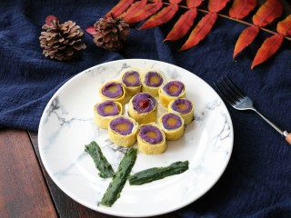 13、南瓜紫薯蛋卷,摆成花花状，小朋友不喜欢都难呢~