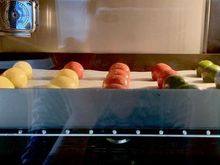 9、雪球饼干,我是放入烤箱中下层，以预热的温度烘烤12分钟，然后关火闷6-8分钟。