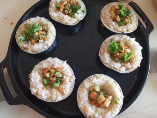 12、辅食:时蔬米饭挞,放入米饭挞内