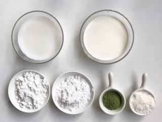 1、抹茶椰丝小方,准备材料如上图