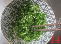 14、胡萝卜葱面包,葱花馅中所有材料混匀。