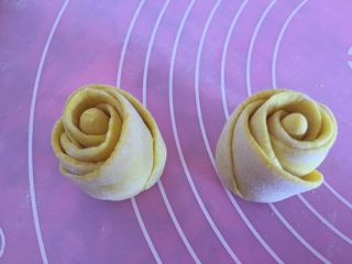 9、南瓜玫瑰花,如图给玫瑰花整形