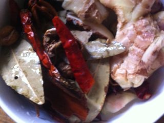 1、卤鸡爪,准备食材