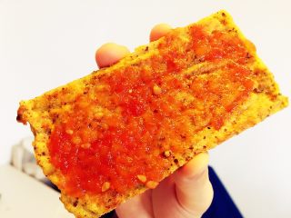 12、蔬菜核桃彩虹饼—吃法百变彩虹饼,也可以涂上自制番茄酱、牛油果酱等当三明治吃