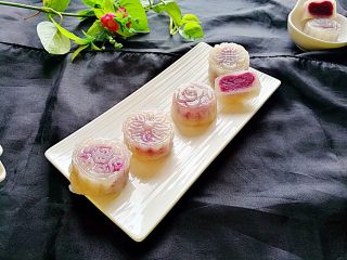 15、紫薯馅水晶饼,我说的没错,成品够令人满意吧?