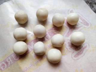 15、巧克力流心汤圆,每一个都包成小汤圆备用。