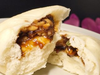 20、红糖伍仁馅糖三角,蒸好的红糖伍仁糖三角是不是特别诱人，满足感十足。