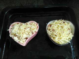 7、奶酪焗土豆,铺上奶酪