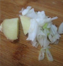 1、片儿川,春笋切片，雪里蕻切末，葱姜切末