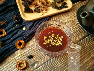 9、老北京酸梅汤,自家煮的酸梅汤酸甜适度，特别好喝，直接甩外面卖的那些酸梅汤好几条街！