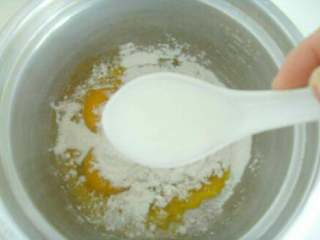 9、电饭锅蛋糕,6勺牛奶