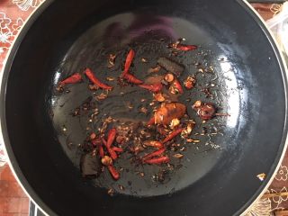 9、卤鸡爪,翻炒2分钟如图即可关火