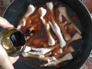 13、卤鸡爪,再加上一小碗老抽