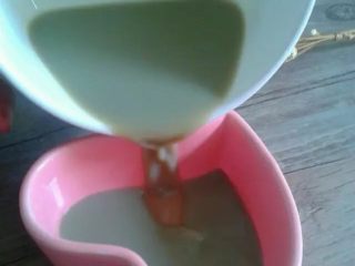 6、棉花天抹茶布丁,如图。搅拌均匀倒入模