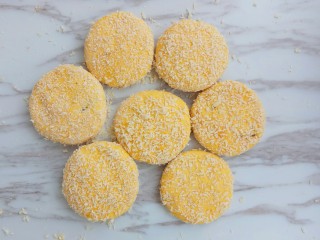 15、南瓜豆沙饼,饼也是相同的做法