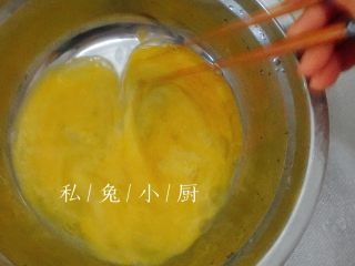 20、芒果红薯千层蛋糕（低卡低脂版）～,用筷子疯狂搅拌，搅拌均匀。