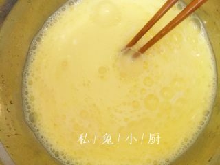 23、芒果红薯千层蛋糕（低卡低脂版）～,将溶液搅拌均匀。