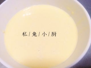 28、芒果红薯千层蛋糕（低卡低脂版）～,过筛之后，得到细腻的面粉糊。就可以开始准备制作饼啦。