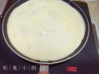 31、芒果红薯千层蛋糕（低卡低脂版）～,转小火进行加热，看到面饼中间开始冒大泡就可以起锅啦。