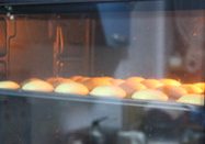 5、无水戚风蛋糕,上火150度，下火140度，30分钟，烤箱中层