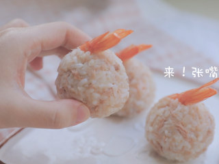 9、春の饭团的2+1种有爱做法「厨娘物语」,圆圆金枪鱼饭团就做好啦，开吃吧~