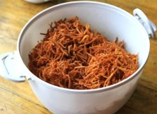 5、苕丝糖,全部炸好后，放凉；