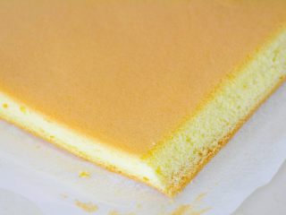 3、【五儿戚风卷】非常适合小白试手,特简单版,其中一边斜切成45°的坡度。