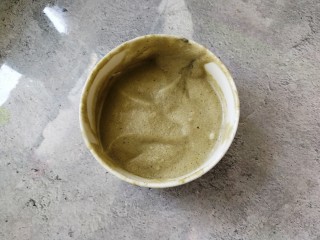 13、蒸着吃的双色甜甜圈米糕 好吃不上火,黑芝麻核桃味米糊，都是细腻有光泽的