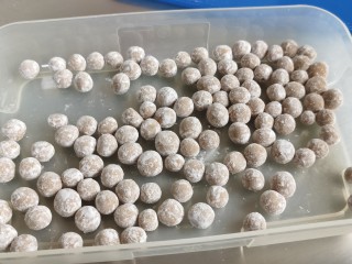 8、宅家自制珍珠奶茶,一次吃不完可以放保鲜盒冷冻保存。