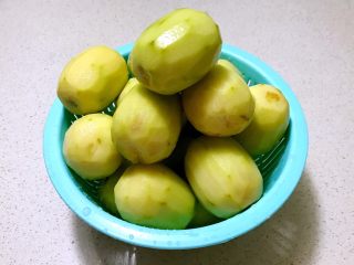 3、猕猴桃果干,沥干水分