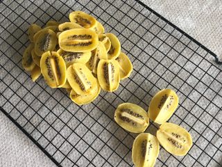 23、猕猴桃果干,猕猴桃果干烤好了