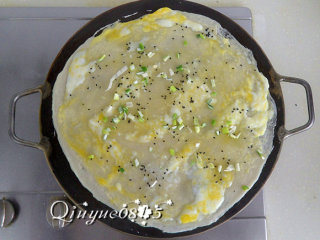 8、地方菜　煎饼,撒上芝麻和葱花