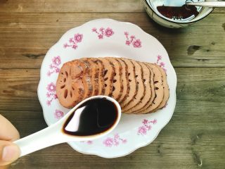 8、不一般的凉拌莲藕,两勺生抽