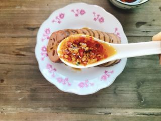 11、不一般的凉拌莲藕,两勺辣椒酱