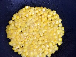 5、玉米烙,成型后反煎另一面