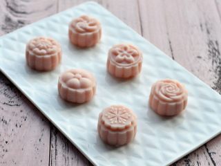 30、奶黄冰皮月饼, 6种花色，随心压模。