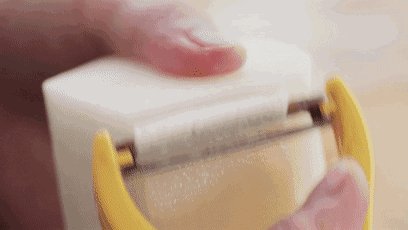 2、水晶萝卜卷,去皮后，再用削皮刀削出薄片