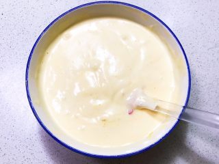 14、不加一滴水的原味蛋糕,快速调匀，不要过度搅拌以免消泡