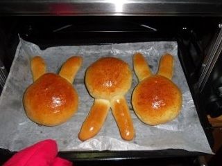 9、超萌兔子面包,放入预热好170度的烤箱，15分钟左右出炉