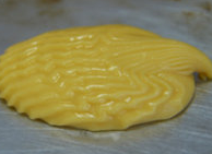 11、天鹅泡芙,天鹅脖子挤好后放入预热的烤箱,180/170度烤15分钟。(最后5分钟要随时观察颜色,不能烤焦