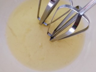 10、舒芙蕾松饼(平底锅版),蛋白里加几滴白醋。