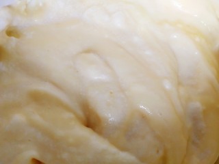 16、舒芙蕾松饼(平底锅版),轻轻的翻拌均匀。