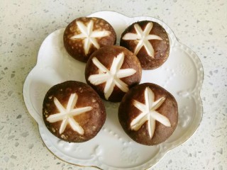 6、一排两吃(糖醋排骨、冬瓜排骨汤),香菇也改改花刀,看着很可爱,是不?✌????