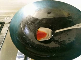 14、一排两吃(糖醋排骨、冬瓜排骨汤),全程小火,看着白糖慢慢的变色,很享受这个炒糖色的过程。漂亮的琥珀色,已经出来啦。????