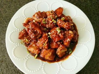 20、一排两吃(糖醋排骨、冬瓜排骨汤),装盘喽。撒上熟芝麻和香葱,看着就很美。????