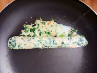 16、#咸味#菠菜海苔玉子烧,卷的时候注意不要烫到了